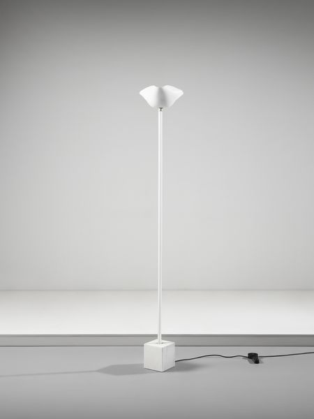 DIAZ DE SANTILLANA LUDOVICO (1931 - 1989) : Lampada da terra mod. Tricorno per Venini, Murano  - Asta Asta 494 | DESIGN E ARTI DECORATIVE DEL NOVECENTO Online - Associazione Nazionale - Case d'Asta italiane