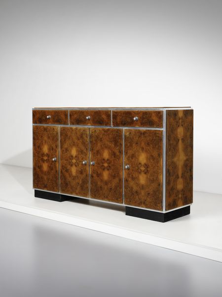 MANIFATTURA ITALIANA : Credenza a quattro ante e tre cassetti  - Asta Asta 494 | DESIGN E ARTI DECORATIVE DEL NOVECENTO Online - Associazione Nazionale - Case d'Asta italiane