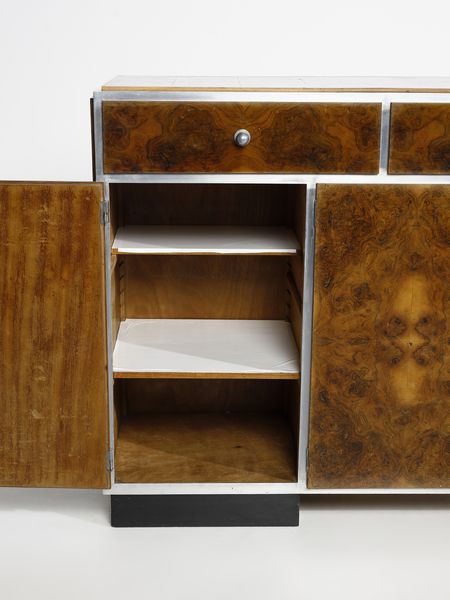 MANIFATTURA ITALIANA : Credenza a quattro ante e tre cassetti  - Asta Asta 494 | DESIGN E ARTI DECORATIVE DEL NOVECENTO Online - Associazione Nazionale - Case d'Asta italiane