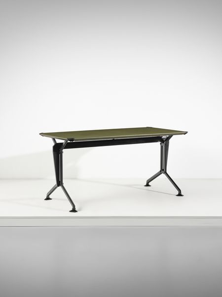 BBPR (Barbiano di Belgiojoso, Peressutti, Rogers) : Scrivania della serie Arco per Olivetti Arredamenti Metallici, Ivrea  - Asta Asta 494 | DESIGN E ARTI DECORATIVE DEL NOVECENTO Online - Associazione Nazionale - Case d'Asta italiane