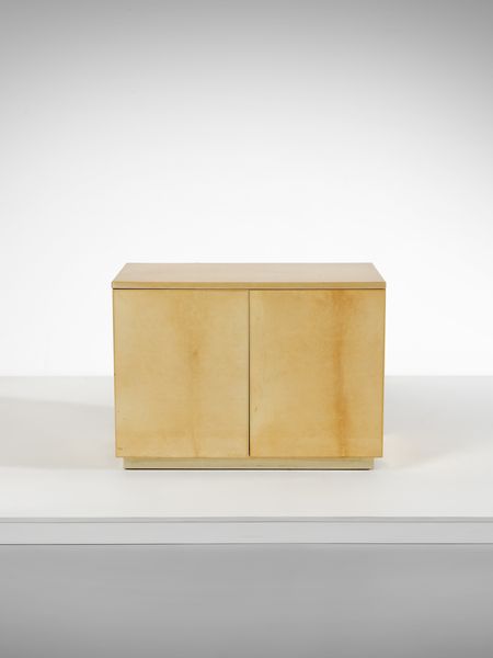 TURA ALDO (1909 - 1963) : attribuito. Piccola credenza a due ante  - Asta Asta 494 | DESIGN E ARTI DECORATIVE DEL NOVECENTO Online - Associazione Nazionale - Case d'Asta italiane