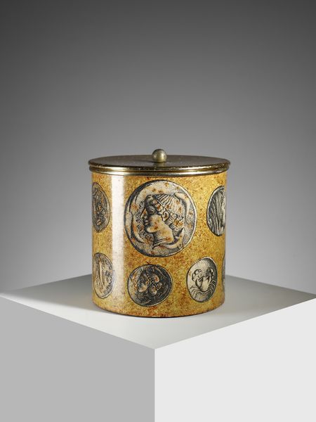 FORNASETTI PIERO (1913 - 1988) : Portaghiaccio con coperchio mod. Monete Siracusane, Milano  - Asta Asta 494 | DESIGN E ARTI DECORATIVE DEL NOVECENTO Online - Associazione Nazionale - Case d'Asta italiane