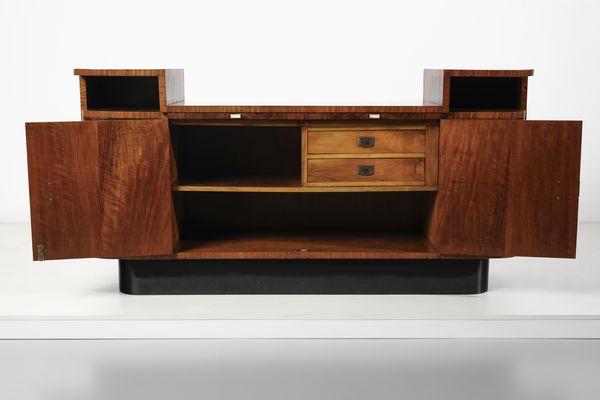 MANIFATTURA ITALIANA : Credenza a quattro ante  - Asta Asta 494 | DESIGN E ARTI DECORATIVE DEL NOVECENTO Online - Associazione Nazionale - Case d'Asta italiane