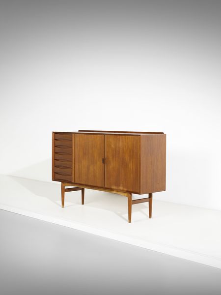 VODDER ARNE  (1926 - 2009) : Credenza ad ante scorrevoli e cassetti per Sibast, Danimarca  - Asta Asta 494 | DESIGN E ARTI DECORATIVE DEL NOVECENTO Online - Associazione Nazionale - Case d'Asta italiane