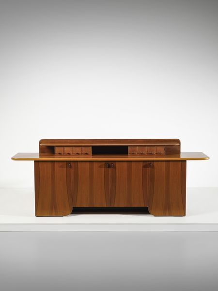 SACCARDO LUIGI : Credenza a quattro ante con alzata a cassettini mod. Seven per Gasparello, Casale sul Sile  - Asta Asta 494 | DESIGN E ARTI DECORATIVE DEL NOVECENTO Online - Associazione Nazionale - Case d'Asta italiane