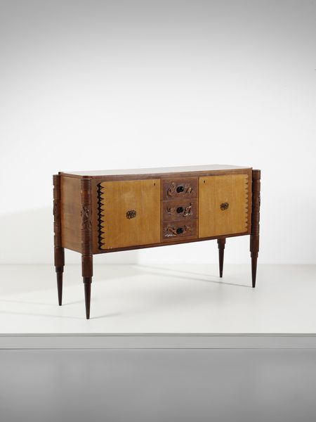 MOBILIFICIO PALEARI : Credenza a due ante e tre cassetti con decori a rilievo sul fronte e sulle gambe tornite, Italia  - Asta Asta 494 | DESIGN E ARTI DECORATIVE DEL NOVECENTO Online - Associazione Nazionale - Case d'Asta italiane