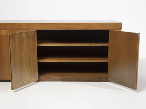 CASSINA : Credenza a cinque ante, Meda  - Asta Asta 494 | DESIGN E ARTI DECORATIVE DEL NOVECENTO Online - Associazione Nazionale - Case d'Asta italiane