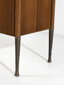 CASSI RAMELLI ANTONIO (1905 - 1980) : attribuito. Credenza con ante intarsiate a decoro floreale  - Asta Asta 494 | DESIGN E ARTI DECORATIVE DEL NOVECENTO Online - Associazione Nazionale - Case d'Asta italiane