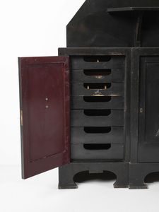 MAGGIONI GINO (1898 - 1955) : Credenza per Atelier di Varedo  - Asta Asta 494 | DESIGN E ARTI DECORATIVE DEL NOVECENTO Online - Associazione Nazionale - Case d'Asta italiane