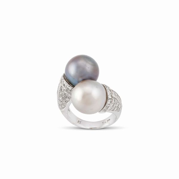 ANELLO CONTRARIE CON PERLE SOUTH SEA E DIAMANTI  - Asta GIOIELLI - Associazione Nazionale - Case d'Asta italiane