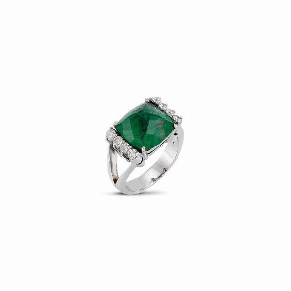 ANELLO CON SMERALDO E DIAMANTI  - Asta GIOIELLI - Associazione Nazionale - Case d'Asta italiane