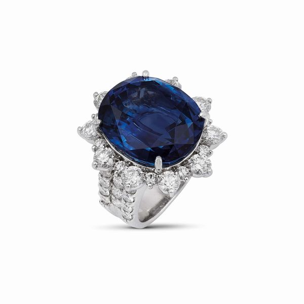 ANELLO FLOREALE CON ZAFFIRO CEYLON E DIAMANTI  - Asta GIOIELLI - Associazione Nazionale - Case d'Asta italiane