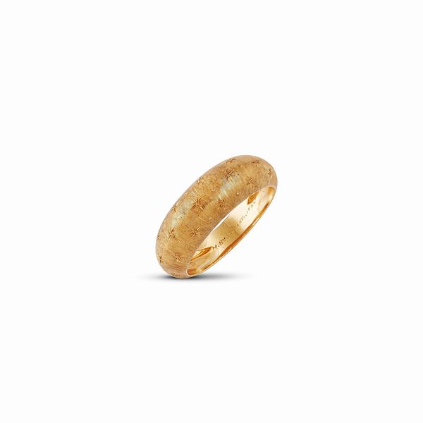 BUCCELLATI ANELLO A FASCIA BOMBATA  - Asta GIOIELLI - Associazione Nazionale - Case d'Asta italiane