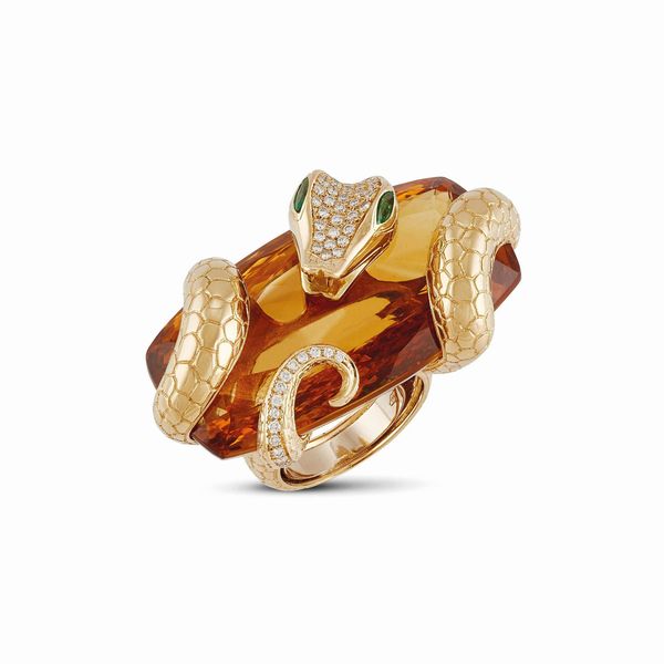 GRANDE ANELLO A SERPE CON QUARZO CITRINO  - Asta GIOIELLI - Associazione Nazionale - Case d'Asta italiane