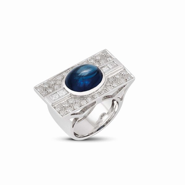 ANELLO GEOMETRICO CON ZAFFIRO E DIAMANTI  - Asta GIOIELLI - Associazione Nazionale - Case d'Asta italiane