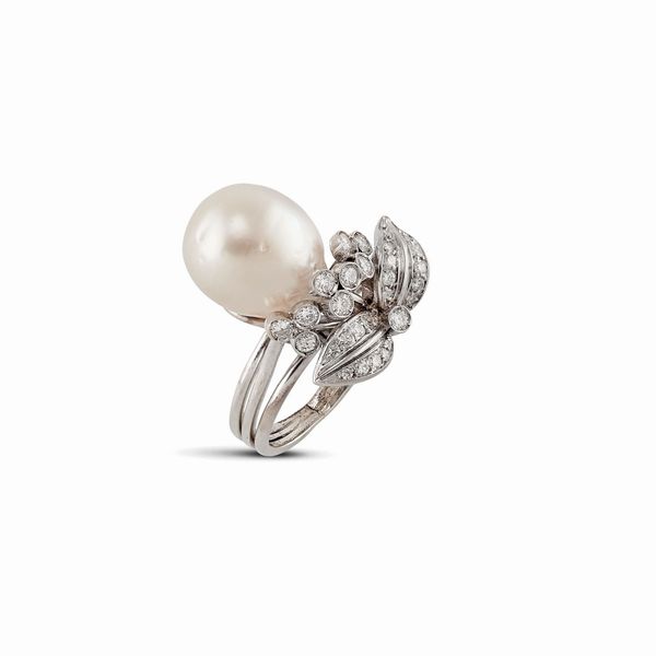 ANELLO CON PERLA BAROCCA E DIAMANTI  - Asta GIOIELLI - Associazione Nazionale - Case d'Asta italiane