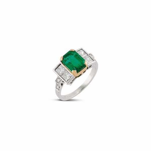 ANELLO CON SMERALDO COLOMBIANO E DIAMANTI  - Asta GIOIELLI - Associazione Nazionale - Case d'Asta italiane