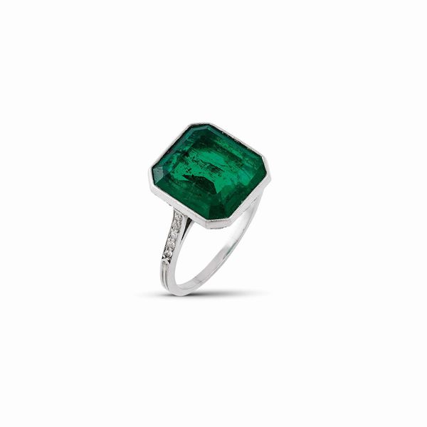 ANELLO CON SMERALDO COLOMBIANO E DIAMANTI  - Asta GIOIELLI - Associazione Nazionale - Case d'Asta italiane