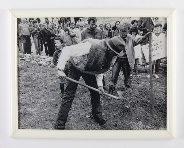 BEUYS JOSEPH (1921 - 1986) : LOTTO COMPOSTO DA N.12 FOTOGRAFIE  - Asta Asta 496 | GRAFICA MODERNA, FOTOGRAFIA E MULTIPLI D'AUTORE Online - Associazione Nazionale - Case d'Asta italiane