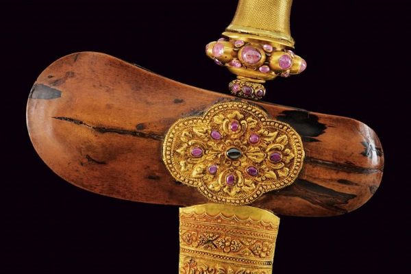 Straordinario kris con fornimenti in oro, argento e pietre dure  - Asta Rare Armi Antiche e Militaria da Tutto il Mondo - Associazione Nazionale - Case d'Asta italiane