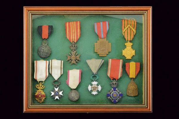 Teca con dieci decorazioni  - Asta Rare Armi Antiche e Militaria da Tutto il Mondo - Associazione Nazionale - Case d'Asta italiane