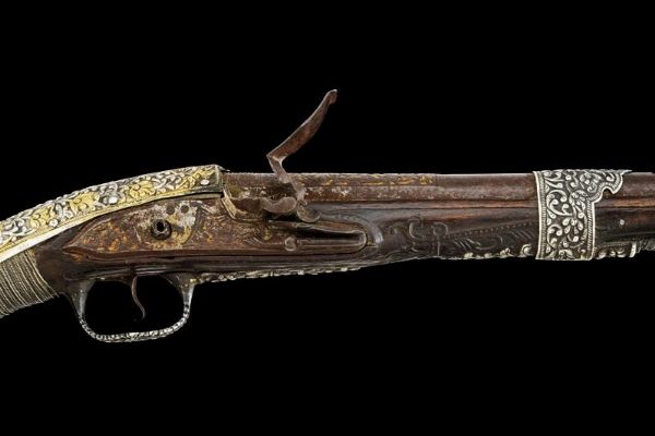 Bellissima pistola a pietra focaia con fornimenti in argento  - Asta Rare Armi Antiche e Militaria da Tutto il Mondo - Associazione Nazionale - Case d'Asta italiane