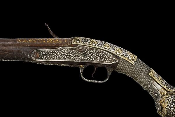 Bellissima pistola a pietra focaia con fornimenti in argento  - Asta Rare Armi Antiche e Militaria da Tutto il Mondo - Associazione Nazionale - Case d'Asta italiane