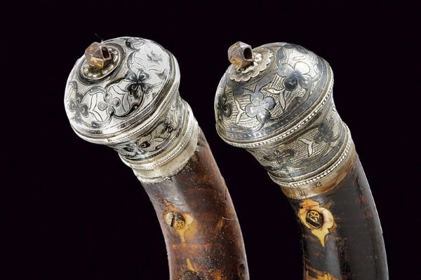 Notevole paio di pistole con fornimenti in argento e agemine in oro  - Asta Rare Armi Antiche e Militaria da Tutto il Mondo - Associazione Nazionale - Case d'Asta italiane