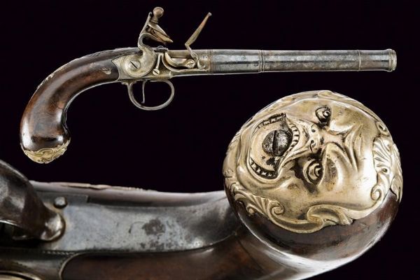 Pistola sul tipo Queen Anne a pietra focaia di Bell, con fornimenti in argento  - Asta Rare Armi Antiche e Militaria da Tutto il Mondo - Associazione Nazionale - Case d'Asta italiane