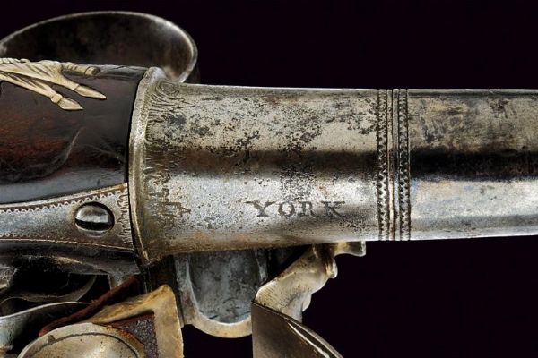 Pistola sul tipo Queen Anne a pietra focaia di Bell, con fornimenti in argento  - Asta Rare Armi Antiche e Militaria da Tutto il Mondo - Associazione Nazionale - Case d'Asta italiane