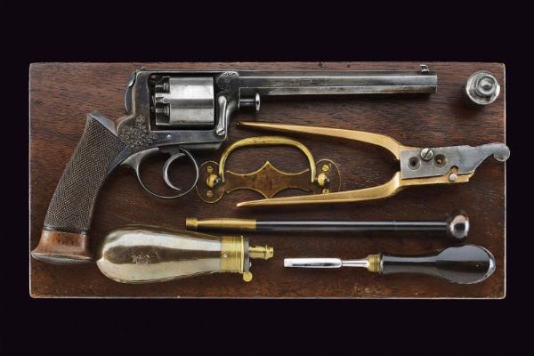 Revolver Pirlot a luminello brevetto Adams, in cassetta  - Asta Rare Armi Antiche e Militaria da Tutto il Mondo - Associazione Nazionale - Case d'Asta italiane