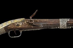 Bellissima pistola a pietra focaia con fornimenti in argento  - Asta Rare Armi Antiche e Militaria da Tutto il Mondo - Associazione Nazionale - Case d'Asta italiane