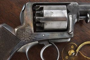 Revolver Pirlot a luminello brevetto Adams, in cassetta  - Asta Rare Armi Antiche e Militaria da Tutto il Mondo - Associazione Nazionale - Case d'Asta italiane