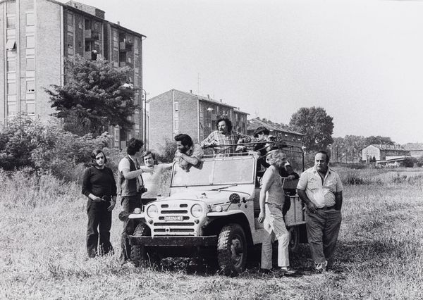 Maria Mulas : Senza titolo (Hapenning di Kaprov a Bruzzano, con Celant, Restany, Guido Le Noci)  - Asta Fotografia: Under 1K - Associazione Nazionale - Case d'Asta italiane