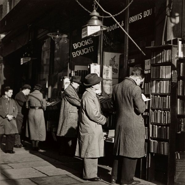 Wolfgang Suschitzky : Charing Cross Road  - Asta Fotografia: Under 1K - Associazione Nazionale - Case d'Asta italiane