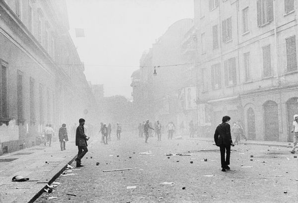 Walter Buonfino : Statale di Milano  - Asta Fotografia: Under 1K - Associazione Nazionale - Case d'Asta italiane