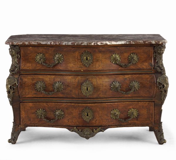 Commode lastronata. Francia XVIII secolo  - Asta Antiquariato - Associazione Nazionale - Case d'Asta italiane