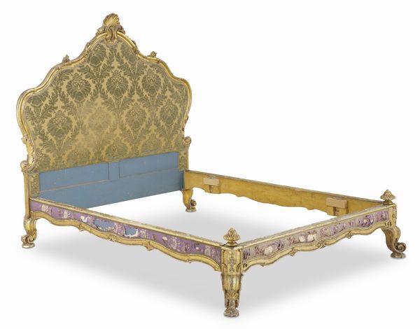 Letto in legno intagliato, dipinto e dorato. XVIII secolo  - Asta Antiquariato - Associazione Nazionale - Case d'Asta italiane