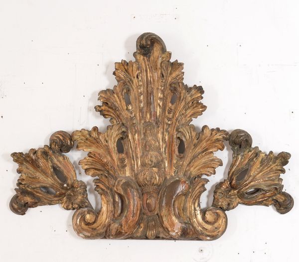 Coppia di fregi in legno intagliato e dorato. XVIII secolo  - Asta Antiquariato - Associazione Nazionale - Case d'Asta italiane