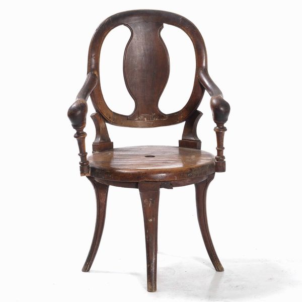 Poltroncina in legno intagliato. XIX secolo  - Asta Antiquariato - Associazione Nazionale - Case d'Asta italiane