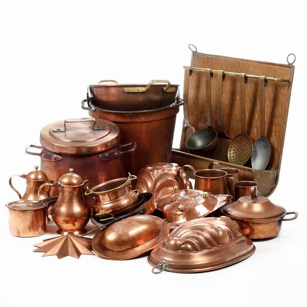 Collezione di utensili da cucina in rame. Fine XIX-XX secolo  - Asta Antiquariato - Associazione Nazionale - Case d'Asta italiane