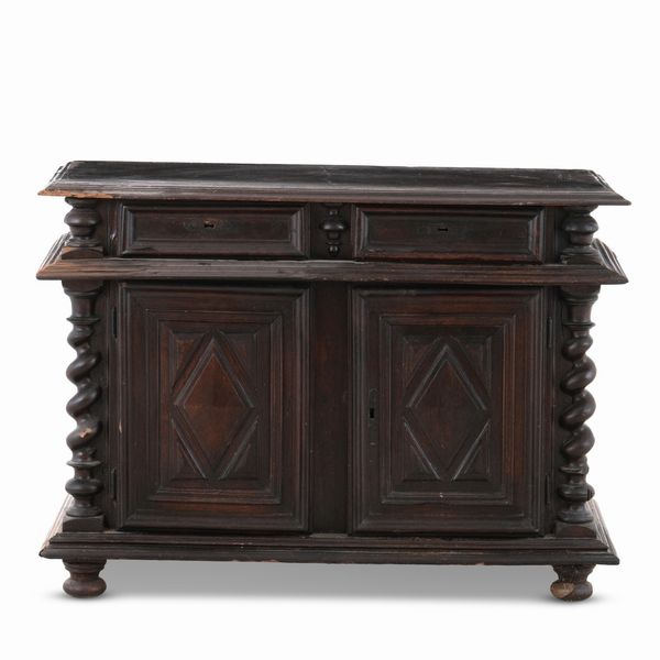 Credenza a due ante e due cassetti  - Asta Antiquariato - Associazione Nazionale - Case d'Asta italiane