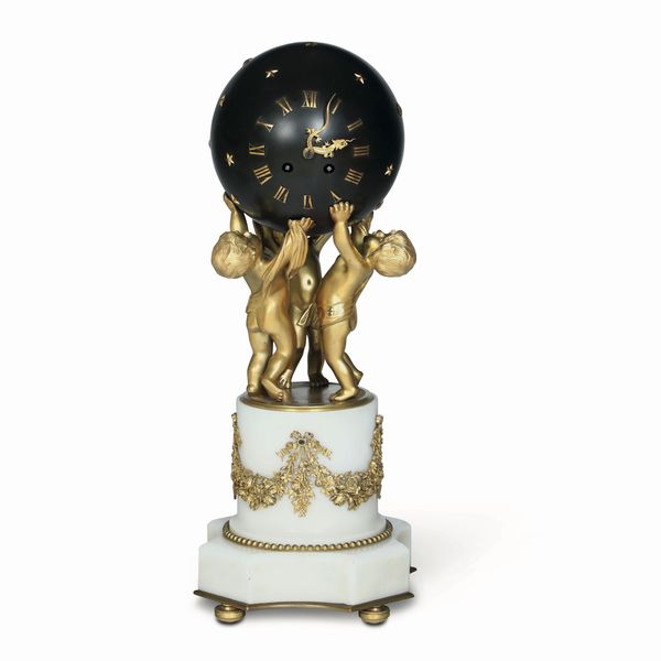 Pendola da tavolo in bronzo dorato, patinato e marmo bianco. XIX-XX secolo  - Asta Antiquariato - Associazione Nazionale - Case d'Asta italiane