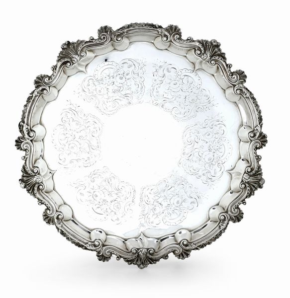 Salver. Londra 1845, argentiere Jhon Wakerfield  - Asta Argenti da Collezione | XX secolo - Associazione Nazionale - Case d'Asta italiane