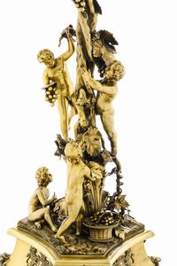 Monumentale candelabro a sei fiamme. Londra 1839, argentiere John Samuel Hunt  - Asta Argenti da Collezione | XX secolo - Associazione Nazionale - Case d'Asta italiane