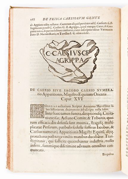 [Epigrafia/Roma] Fonteius, Giovanni Battista : De prisca Caesiorum gente. In Bologna, Giovanni Rossi 1582  - Asta Libri Rari & Manoscritti del XVI Secolo - Associazione Nazionale - Case d'Asta italiane