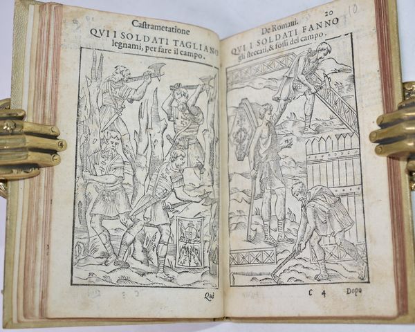 Du Choul, Guillaume : DISCORSO DEL S. GUGLIELMO CHOUL GENTILHUOMO LIONESE, CONSIGLIERO DEL RE, & PRESIDENTE DELLE MONTAGNE DEL DELFINATO SOPRA LA CASTRAMETATIONE, & BAGNI ANTICHI DE I GRECI, & ROMANI. CON L'AGGIUNTA DELLA FIGURA DEL CAMPO ROMANO. ET VNA INFORMATIONE DELLA MILITIA TURCHESCA, & DE GLI HABITI DE SOLDATI TURCHI, SCRITTA DA M. FRANCESCO SANSOUINO. In Vinegia, 1582, presso Altobello Salicato.  - Asta Libri Rari & Manoscritti del XVI Secolo - Associazione Nazionale - Case d'Asta italiane