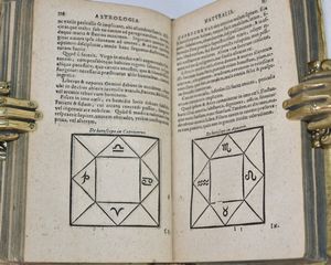 Indagine, Iohannes ab (Giovanni Hagen de Indagine) IOANNIS AB INDAGINE INTRODUCTIONES APOTELESMATICAE IN PHYSIOGNOMIAM, COMPLEXIONES HOMINUM, ASTROLOGIAM NATURALEM, NATURAS PLANETARUM. Argentorati, 1630, sumptibus haeredum Lazari Zetzneri.  - Asta Libri Rari & Manoscritti del XVI Secolo - Associazione Nazionale - Case d'Asta italiane