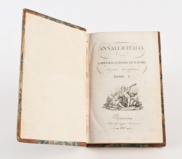 Ludovico Antonio Muratori - Annali d'Italia Edizione novissima Voll. 1-27, Giuseppe Molinari Venezia 1823; Continuazione agli Annali d'Italia Voll. 1-6, Antonio Curti, Venezia 1807  - Asta Libri Antichi e Stampe - Associazione Nazionale - Case d'Asta italiane