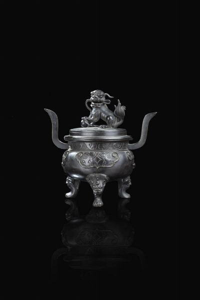 INCENSIERE : Incensiere in bronzo con coperchio sormontato con cane di Pho  Cina  dinastia Qing  XIX Sec. 22 5x22 cm  - Asta Arte Orientale - Associazione Nazionale - Case d'Asta italiane